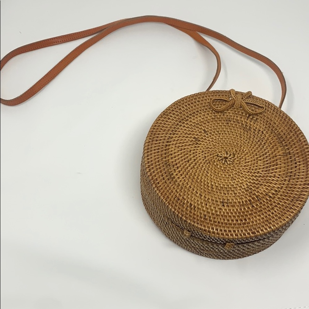 Straw Rattan Purse with tropical print inside!